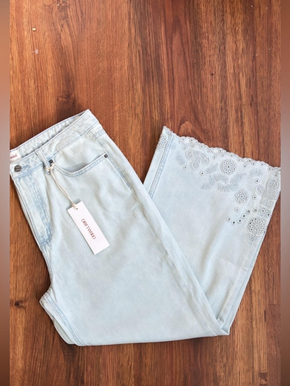 NWT Driftwood Charlee JeansLight Wash Embroidered Hem Straight Crop Denim Boho - Picture 2 of 8